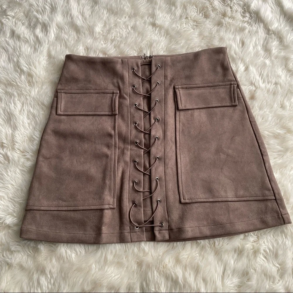 DO+BE skirt faux suede lace up mini with pockets neutral M